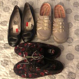 3 pairs of women’s shoes